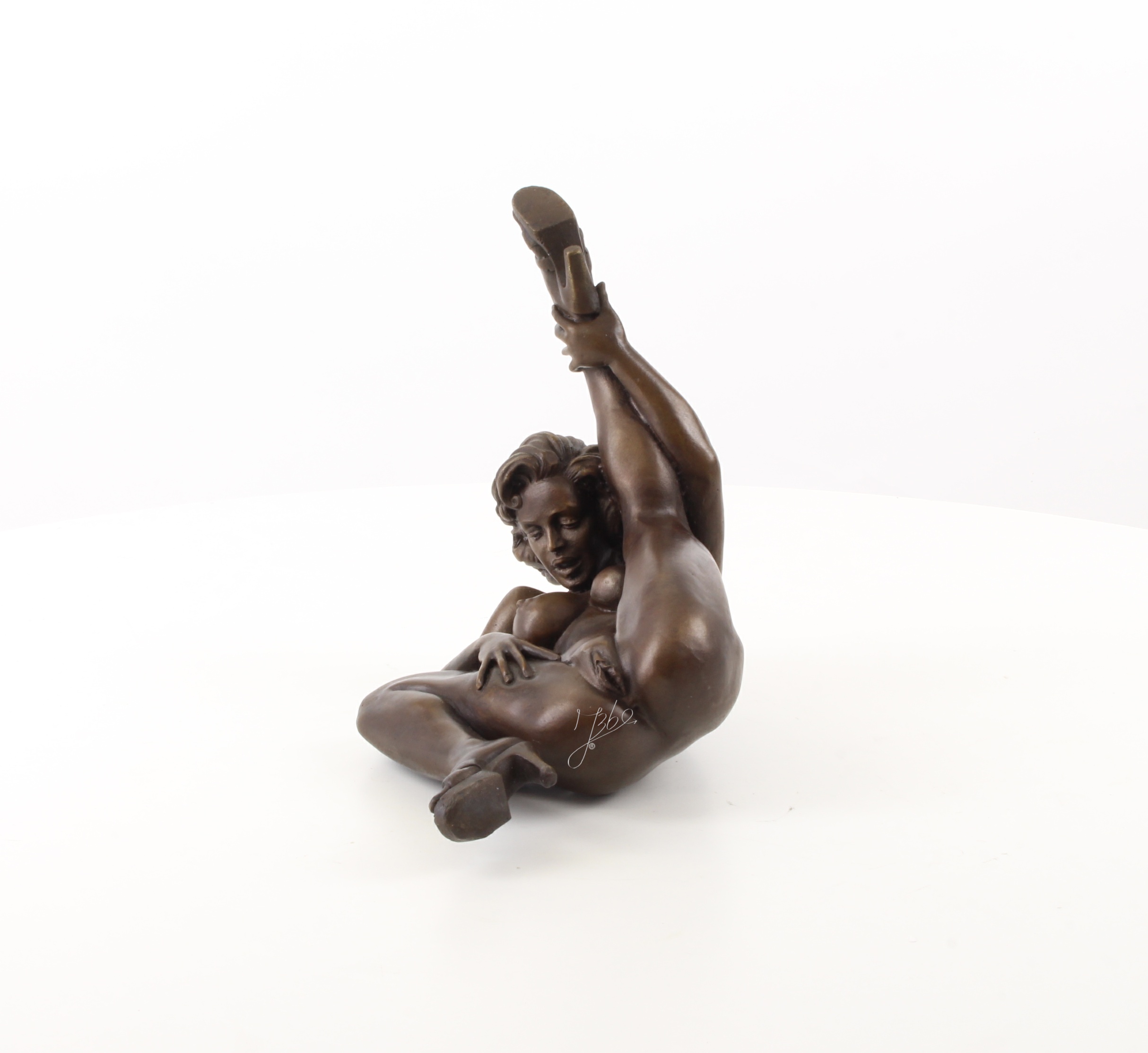 Handgefertigte Bronze Aktskulptur künstlerische Darstellung weiblicher Anmut 4